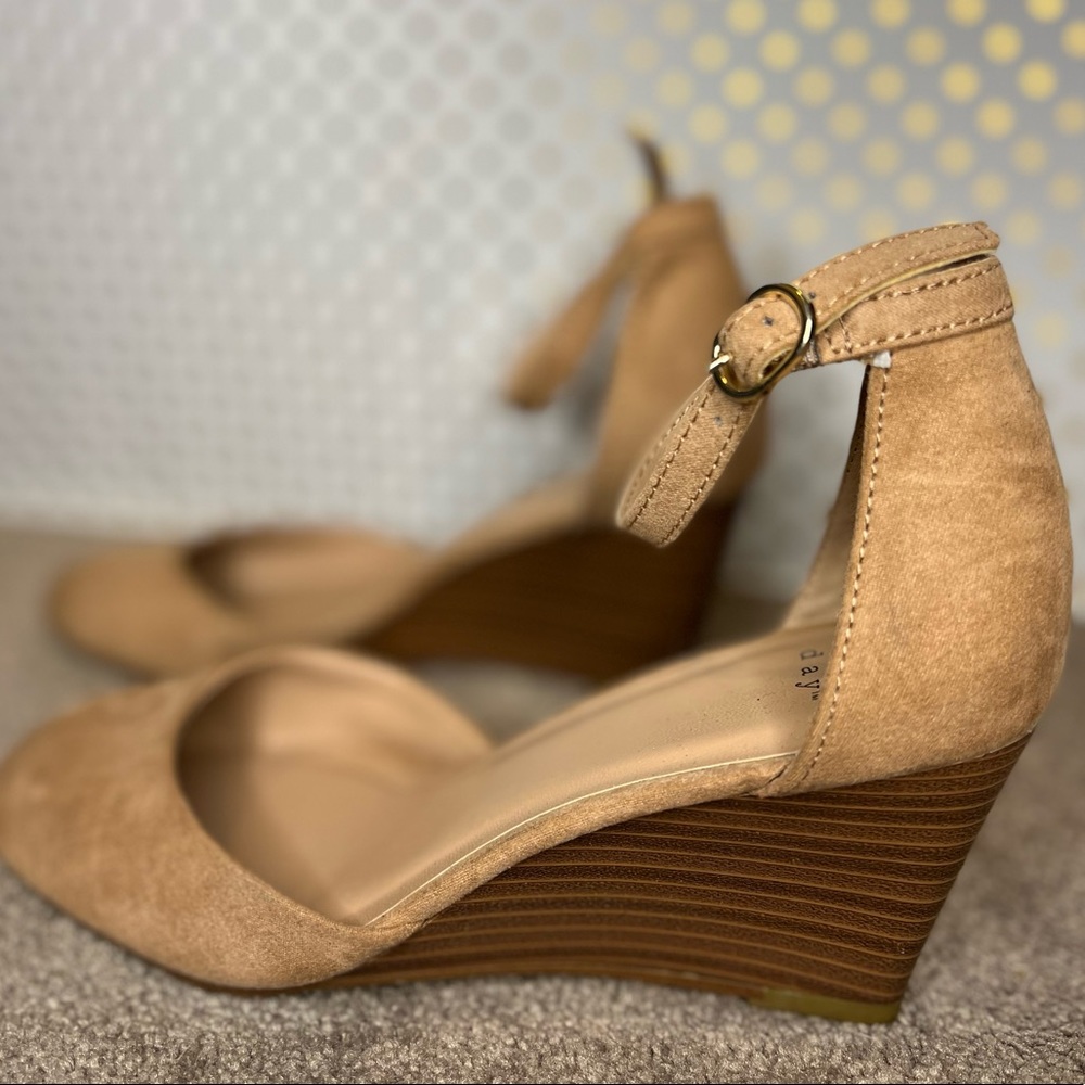 Woman’s Brown Closed Toe Wedges Size 6
